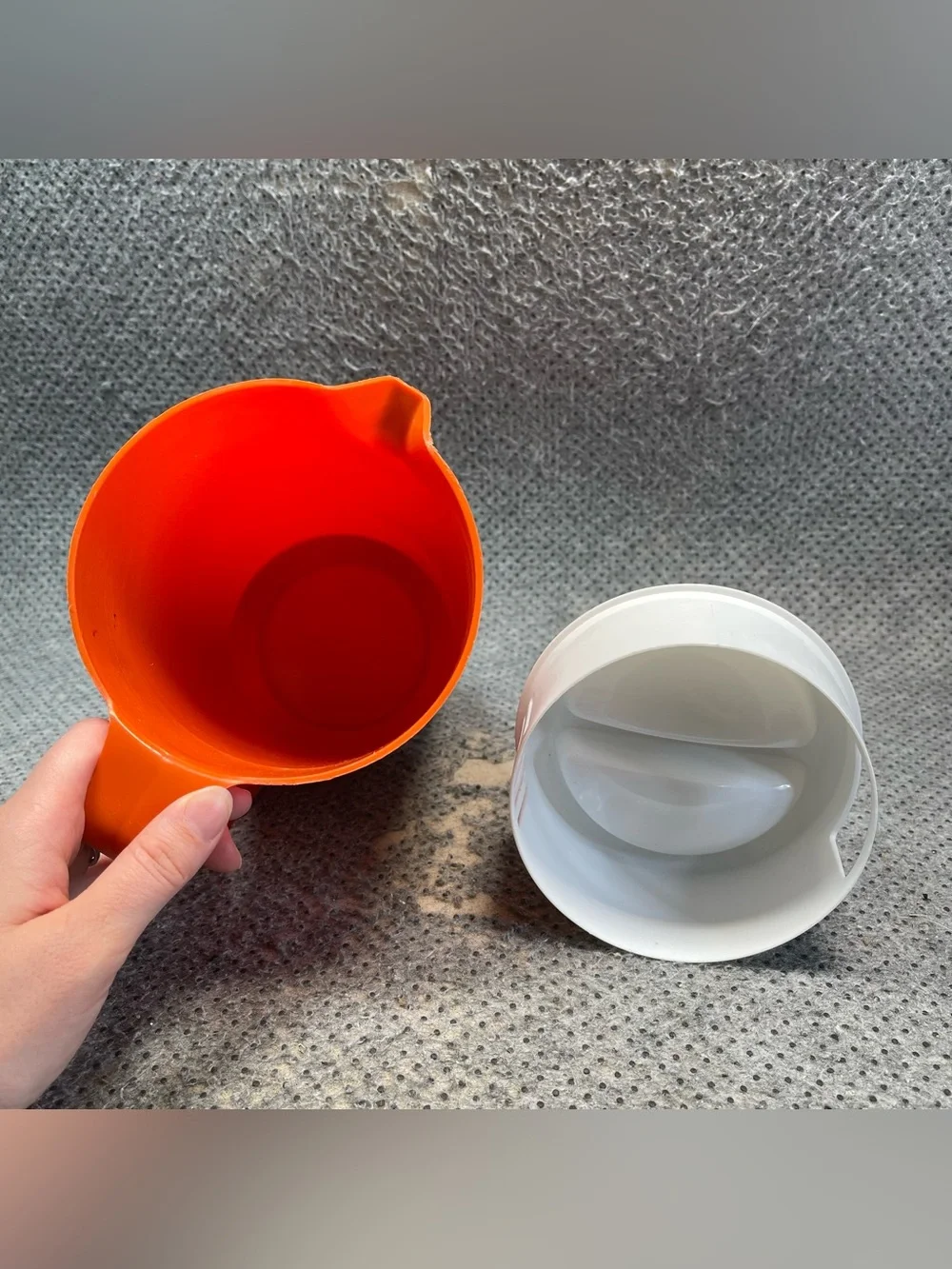 Vintage Rubbermaid Orange Drink Pitcher 2 1/4 Quart White Lid J-2445 MCM Kitchen